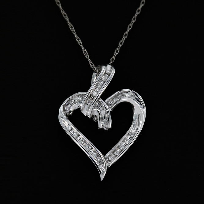 1JDP10035 - Diamond Heart Pendant